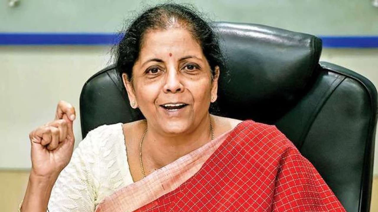 Budget 2020: బడ్జెట్లో ఆదాయ పన్నులో కోతలు...నిపుణులు అంచనా Budget 2020: బడ్జెట్లో ఆదాయ పన్నులో కోతలు...నిపుణులు అంచనా