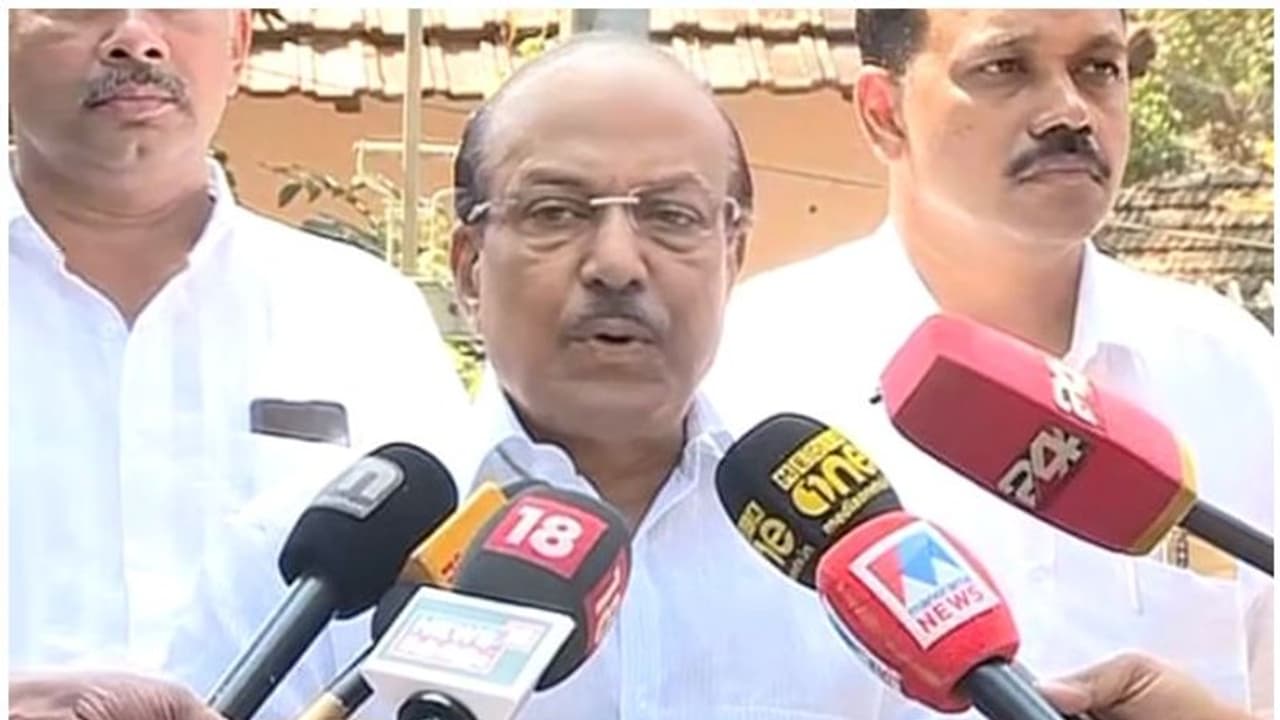 മനുഷ്യശ‍ൃംഖലയിലെ യുഡിഎഫ് പങ്കാളിത്തം ന്യായീകരിച്ച് ലീഗ്; വിവാദമാക്കേണ്ടതില്ലെന്ന് പി കെ കുഞ്ഞാലിക്കുട്ടി