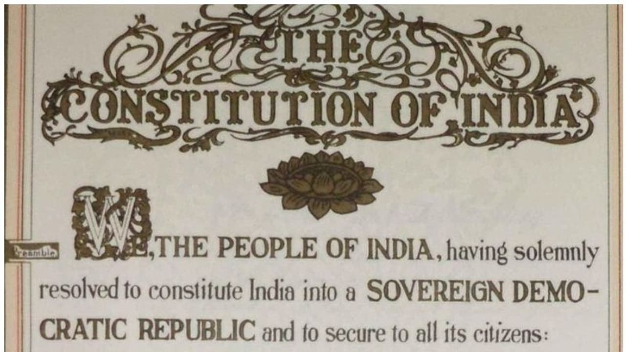 ആദ്യമായി ഇന്ത്യയുടെ ഭരണഘടന തയ്യാറാക്കിയത് ഇവിടത്തെ കടലാസിലാണ് ആദ്യമായി ഇന്ത്യയുടെ ഭരണഘടന തയ്യാറാക്കിയത് ഇവിടത്തെ കടലാസിലാണ്