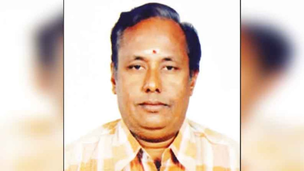 இறந்தும் 6 பேரை வாழ வைத்த சுரேஷ்..! உணர்ச்சிப் பெருக்கில் உறவினர்கள்..! இறந்தும் 6 பேரை வாழ வைத்த சுரேஷ்..! உணர்ச்சிப் பெருக்கில் உறவினர்கள்..!