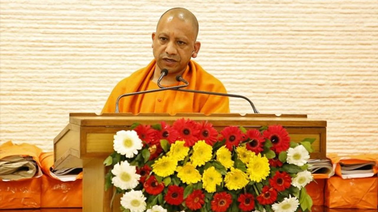 'എതിര്ക്കുന്നവര് വെടിയുണ്ടകള്ക്ക് മറുപടി നല്കേണ്ടി വരും'; വിവാദം തുടര്ന്ന് യോഗി 'എതിര്ക്കുന്നവര് വെടിയുണ്ടകള്ക്ക് മറുപടി നല്കേണ്ടി വരും'; വിവാദം തുടര്ന്ന് യോഗി