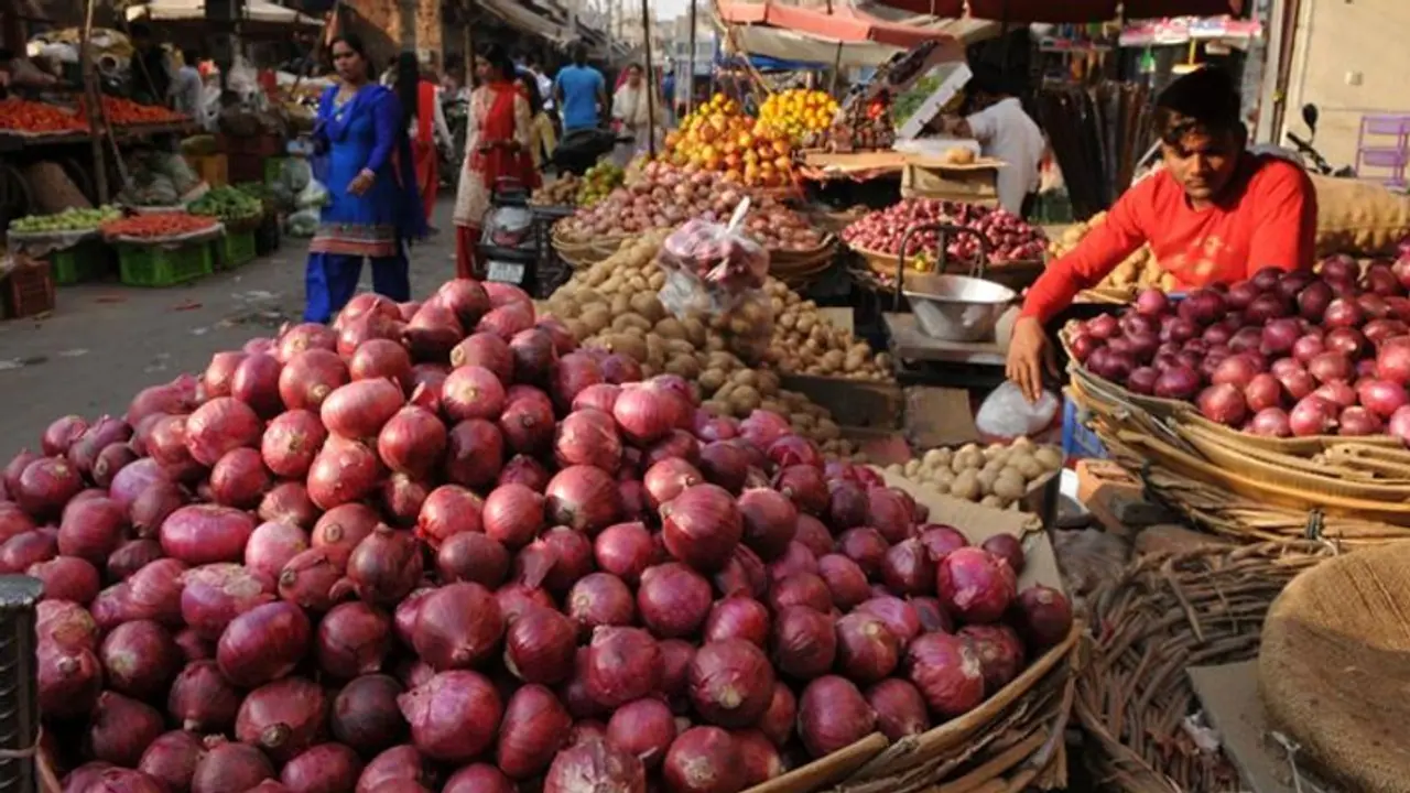 बाजार में आया नया प्याज तो व्यापारी बोले प्रतिबंध हटाए सरकार