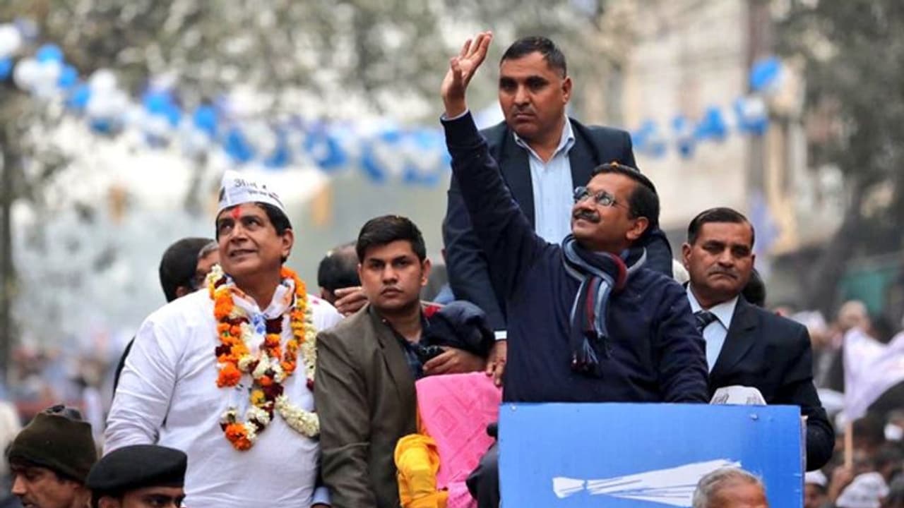 CM केजरीवाल का शाह को जवाब, 'झाड़ू का बटन इतनी जोर से दबाओ कि टूट जाए 2015 का रिकॉर्ड' CM केजरीवाल का शाह को जवाब, 'झाड़ू का बटन इतनी जोर से दबाओ कि टूट जाए 2015 का रिकॉर्ड'