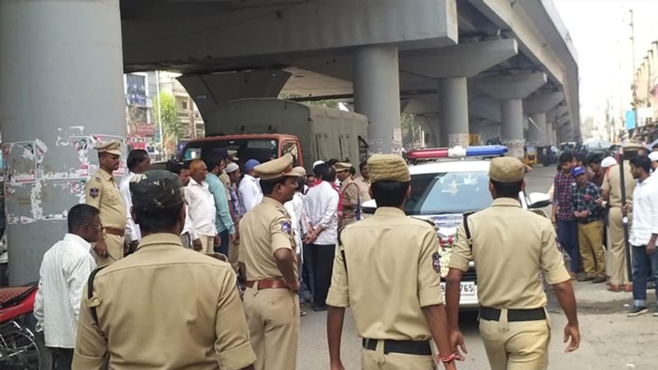 भीम आर्मी चीफ को हैदाराबाद पुलिस ने गिरफ्तार कर दिल्ली वापस भेजा, प्रदर्शन में लेने गए थे हिस्सा भीम आर्मी चीफ को हैदाराबाद पुलिस ने गिरफ्तार कर दिल्ली वापस भेजा, प्रदर्शन में लेने गए थे हिस्सा