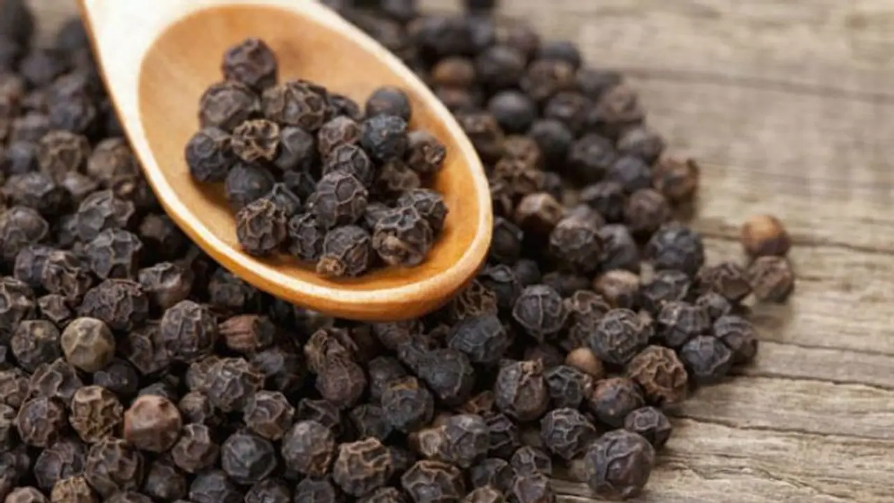 গোলমরিচের কালো দানায় রয়েছে জাদু, এভাবে খেলে দ্রুত উপসম পাবেন একাধিক রোগ থেকে 