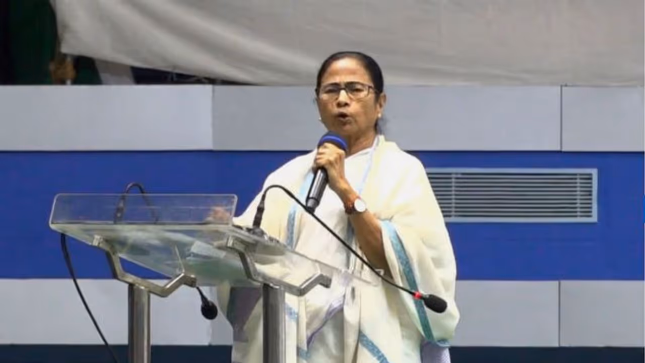 শাড়ি বদলে কীভাবে সিপিএম কে ধোঁকা দিয়েছিলেন, কলেজ জীবনের গল্প শোনালেন মমতা শাড়ি বদলে কীভাবে সিপিএম কে ধোঁকা দিয়েছিলেন, কলেজ জীবনের গল্প শোনালেন মমতা