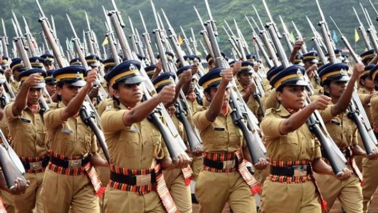 ഇത് സ്ത്രീ സുരക്ഷാ വർഷം;പുത്തൻ പദ്ധതികളുമായി കേരളാ പൊലീസ് ഇത് സ്ത്രീ സുരക്ഷാ വർഷം;പുത്തൻ പദ്ധതികളുമായി കേരളാ പൊലീസ്