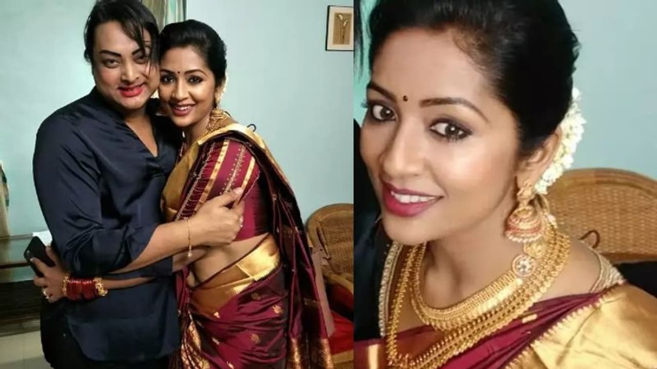 പട്ടുസാരിയില്‍ തിളങ്ങി നവ്യ; ചിത്രങ്ങൾ പങ്കുവെച്ച് അവിനാശ് !