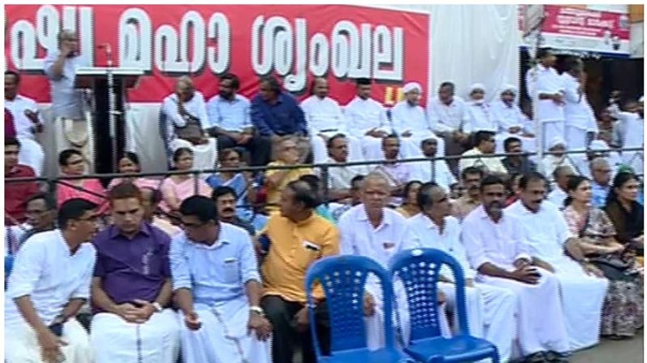 മനുഷ്യമഹാശൃംഖലയില്‍ പങ്കെടുത്തു; കെഎം ബഷീറിനെ സസ്പെന്‍റ് ചെയ്ത് മുസ്‍ലിം ലീഗ്