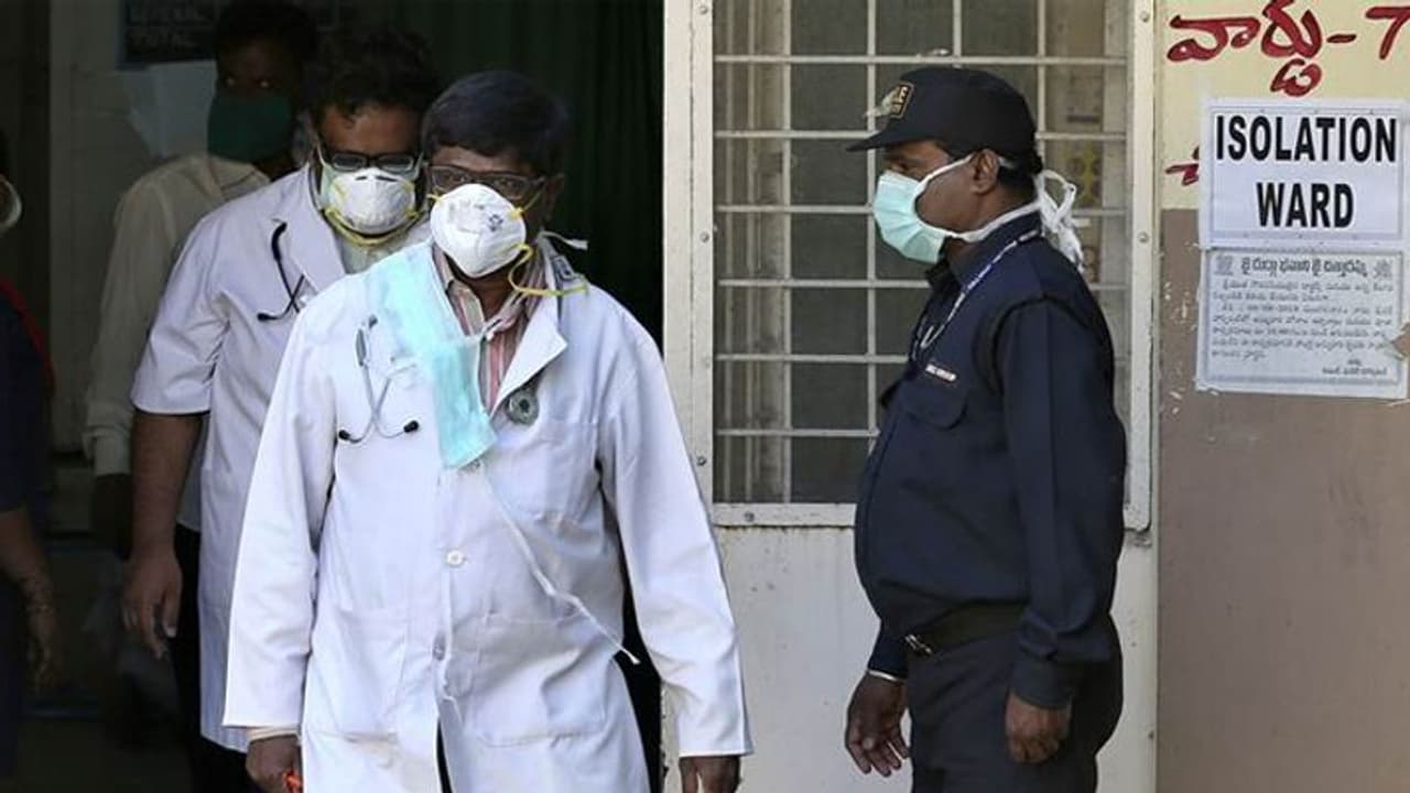 கொரோனா வைரஸ் பீதி... வீடு வீடாக கண்காணிப்பு... கேரளாவில் பரபரப்பு கொரோனா வைரஸ் பீதி... வீடு வீடாக கண்காணிப்பு... கேரளாவில் பரபரப்பு