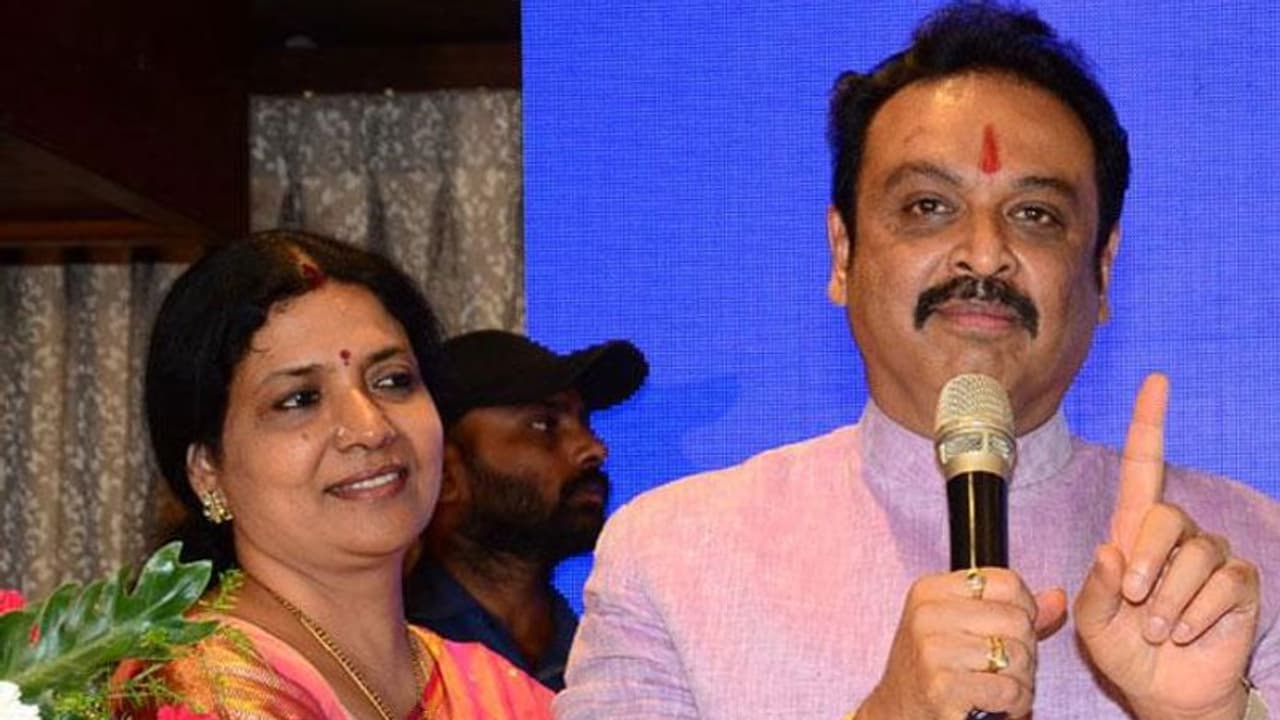 నిధుల దుర్వినియోగం, ఈసీ మెంబర్లను అవమానించడం.. నరేష్ చేసే పని ఇదే! నిధుల దుర్వినియోగం, ఈసీ మెంబర్లను అవమానించడం.. నరేష్ చేసే పని ఇదే!