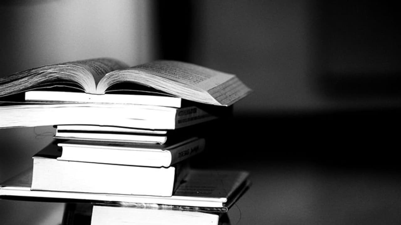 കൊലപാതകക്കേസ് പ്രതികളടക്കം തടവുകാലത്ത് പൂര്ത്തിയാക്കുന്നത് ബിരുദവും ബിരുദാനന്തര ബിരുദവും, മാറ്റം കുറിച്ച് ജയില് കൊലപാതകക്കേസ് പ്രതികളടക്കം തടവുകാലത്ത് പൂര്ത്തിയാക്കുന്നത് ബിരുദവും ബിരുദാനന്തര ബിരുദവും, മാറ്റം കുറിച്ച് ജയില്