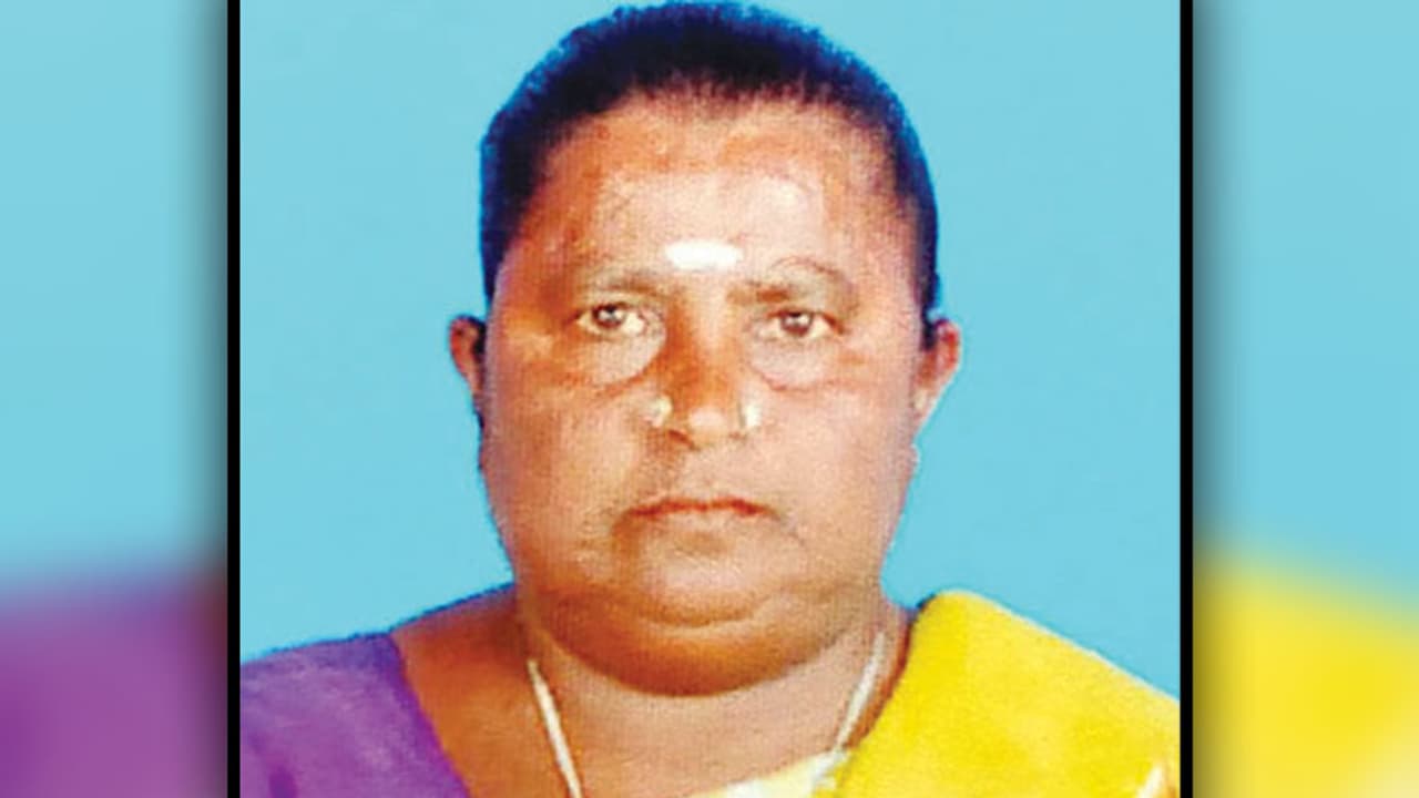 ஆடு மேய்ப்பதில் வெடித்த தகராறு..! கல்லால் தாக்கி பெண் கொடூரக்கொலை..! ஆடு மேய்ப்பதில் வெடித்த தகராறு..! கல்லால் தாக்கி பெண் கொடூரக்கொலை..!