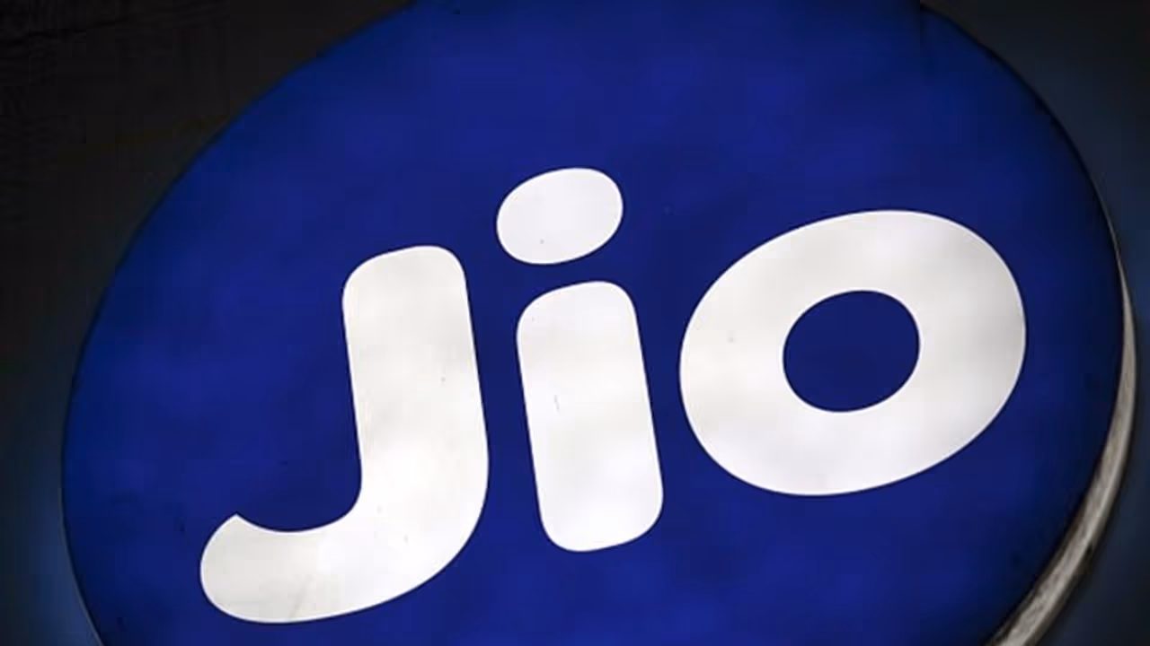 লাভই বলুন বা গ্রাহকসংখ্যা, সবাইকে ছাপিয়ে এখন একনম্বরে 'রিলায়েন্স জিও' লাভই বলুন বা গ্রাহকসংখ্যা, সবাইকে ছাপিয়ে এখন একনম্বরে 'রিলায়েন্স জিও'