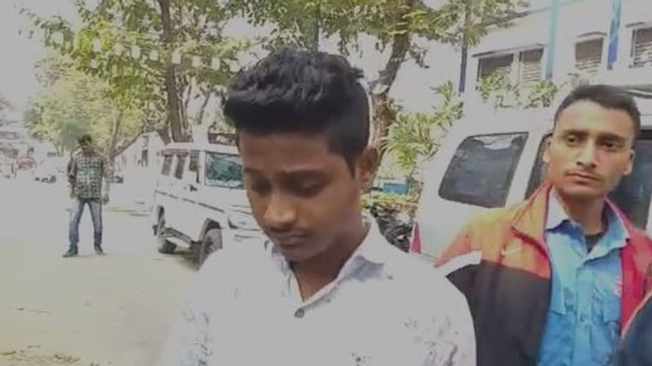 লেকটাউনে খেলনা বন্দুক দেখিয়ে অপহরণ, গ্রেফতার ২ লেকটাউনে খেলনা বন্দুক দেখিয়ে অপহরণ, গ্রেফতার ২