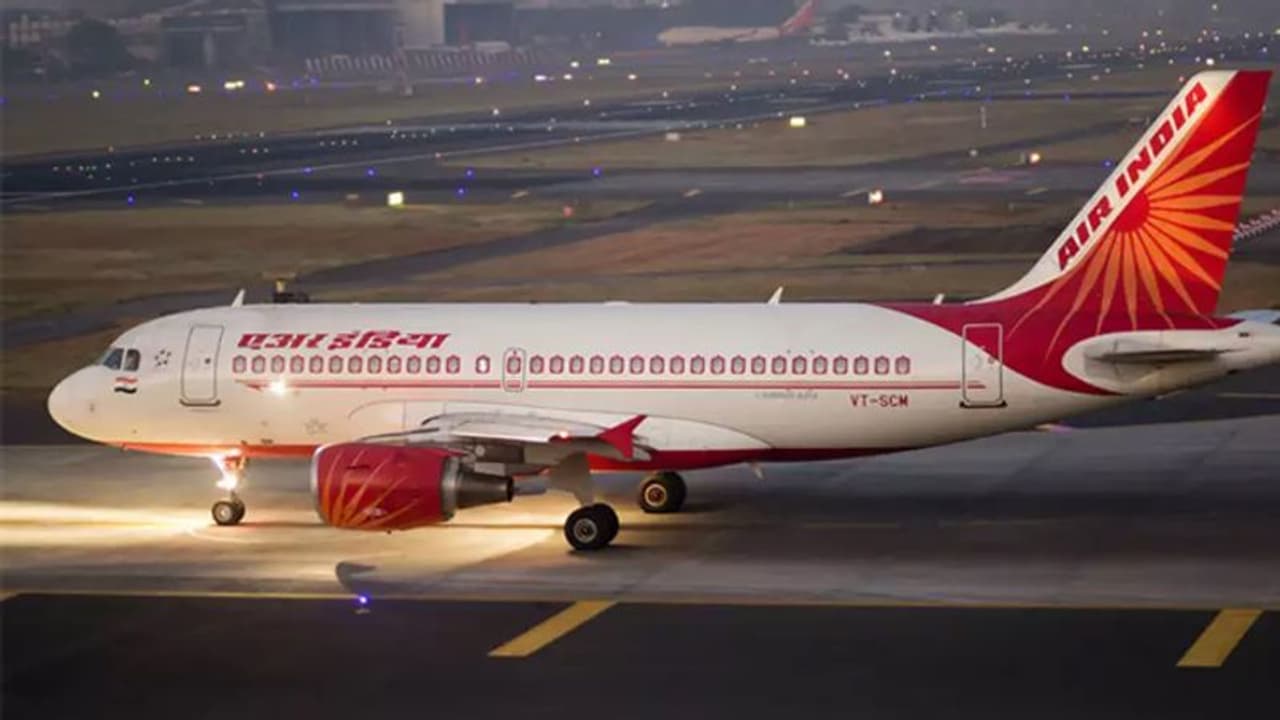 Air India की फ्लाइट 144 पैंसेजर्स को लेकर जा रही थी, टेकऑफ के दस मिनट बाद ही आई टेक्निकल खराबी Air India की फ्लाइट 144 पैंसेजर्स को लेकर जा रही थी, टेकऑफ के दस मिनट बाद ही आई टेक्निकल खराबी