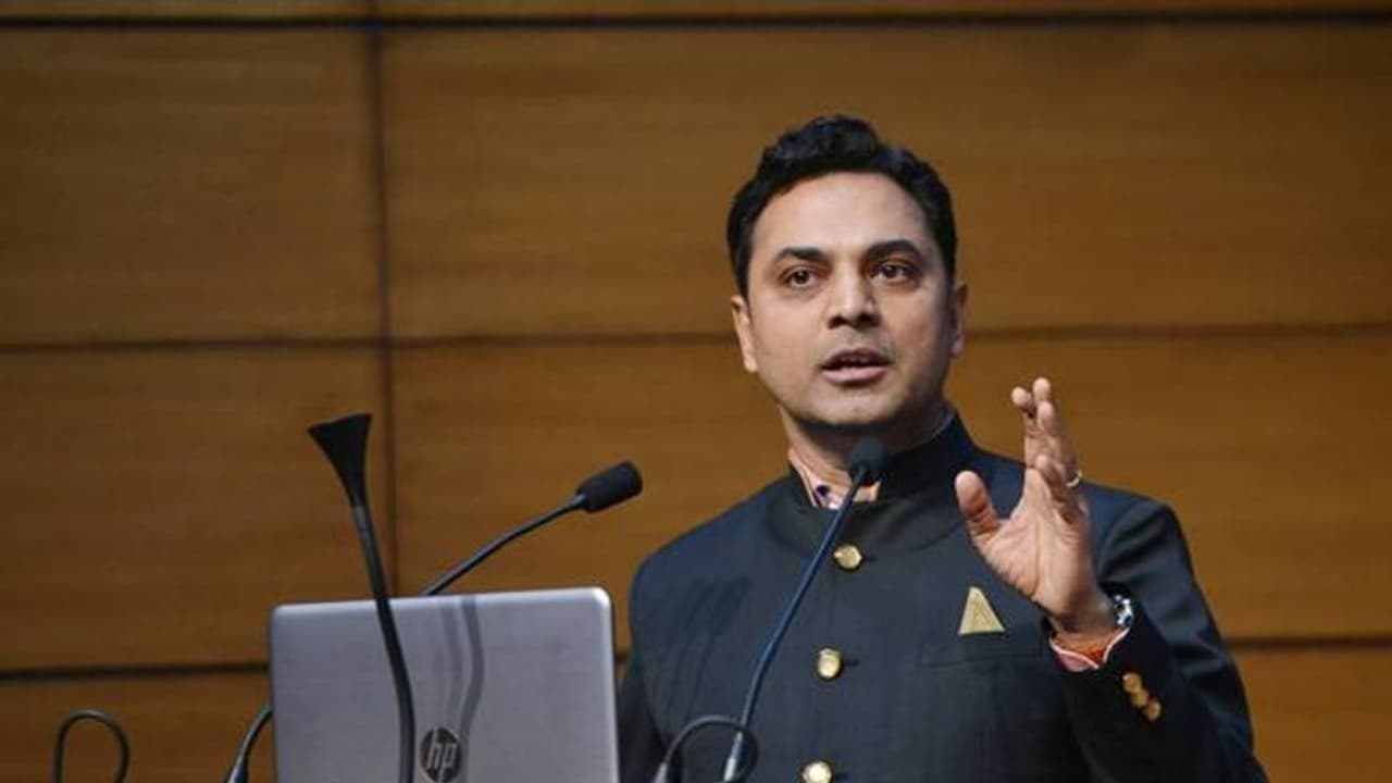 मुख्य आर्थिक सलाहकार केवी सुब्रमण्यन लौटेंगे शिक्षा क्षेत्र में, पीएम मोदी और सीतारमण के बारे में कही बड़ी बात मुख्य आर्थिक सलाहकार केवी सुब्रमण्यन लौटेंगे शिक्षा क्षेत्र में, पीएम मोदी और सीतारमण के बारे में कही बड़ी बात