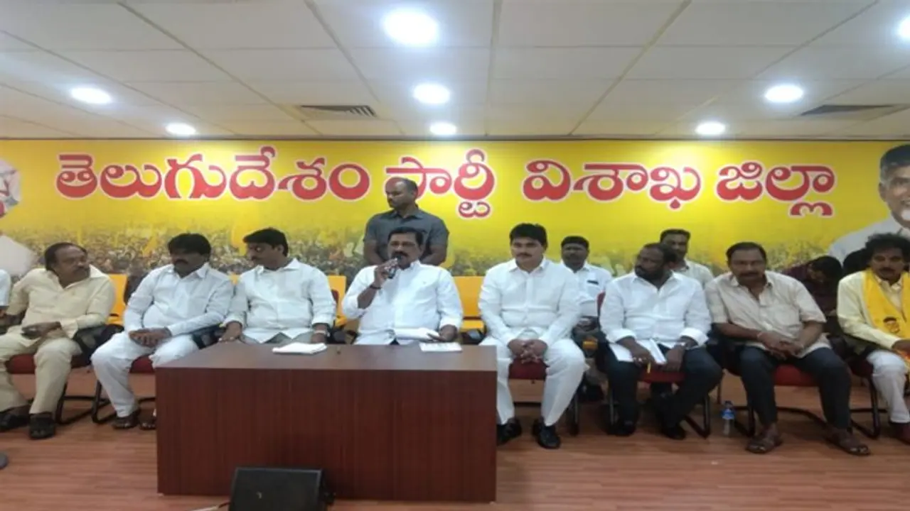 కొంచెం ఓపికపట్టివుంటే అక్కడా జగన్ బలం పెరిగేది...: గంటా శ్రీనివాసరావు కొంచెం ఓపికపట్టివుంటే అక్కడా జగన్ బలం పెరిగేది...: గంటా శ్రీనివాసరావు