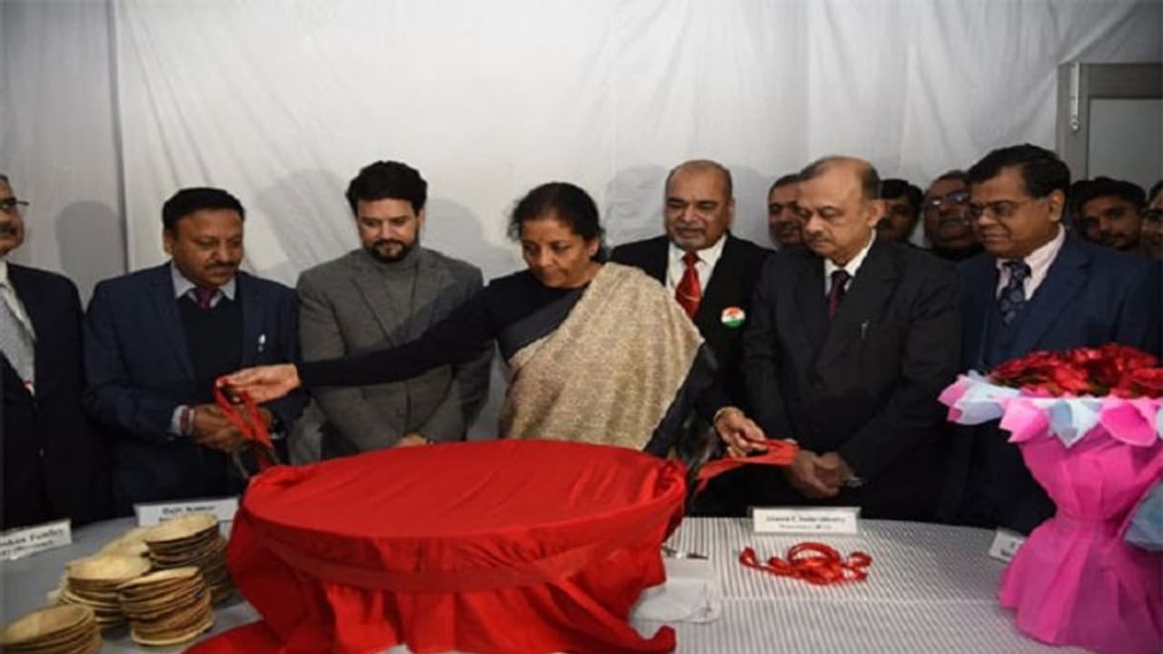 Budget 2020: కెప్టెన్ నిర్మలాతో బడ్జెట్ బృందంలో ఎవరెవరు ఉన్నారంటే... Budget 2020: కెప్టెన్ నిర్మలాతో బడ్జెట్ బృందంలో ఎవరెవరు ఉన్నారంటే...