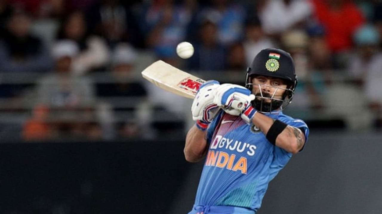 റെക്കോര്ഡുകളുടെ പൂരം കാത്ത് കോലി; മൂന്ന് നേട്ടങ്ങള്ക്കരികെ; ധോണിയെ പിന്നിലാക്കാനും അവസരം റെക്കോര്ഡുകളുടെ പൂരം കാത്ത് കോലി; മൂന്ന് നേട്ടങ്ങള്ക്കരികെ; ധോണിയെ പിന്നിലാക്കാനും അവസരം