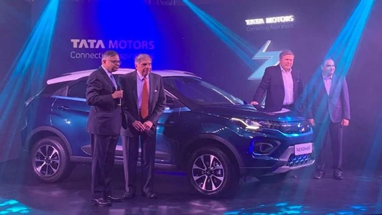 టాటా నెక్సాన్ ఈవి కార్ లాంచ్...ధర ఎంతంటే..? టాటా నెక్సాన్ ఈవి కార్ లాంచ్...ధర ఎంతంటే..?