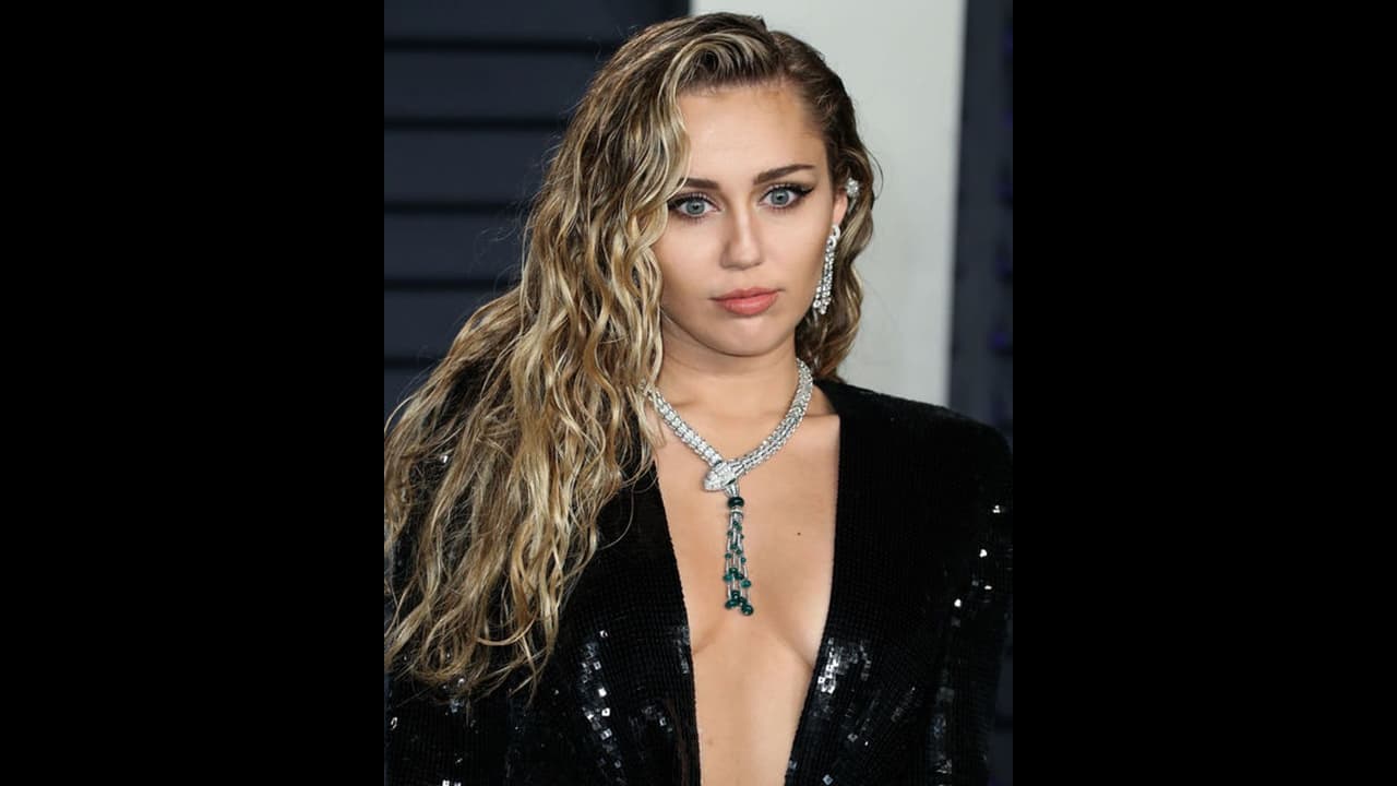 கஞ்சா மீதான அதீத காதலால்... விருது விழாக்களில் புறக்கணிப்படும் பிரபல நடிகை...!