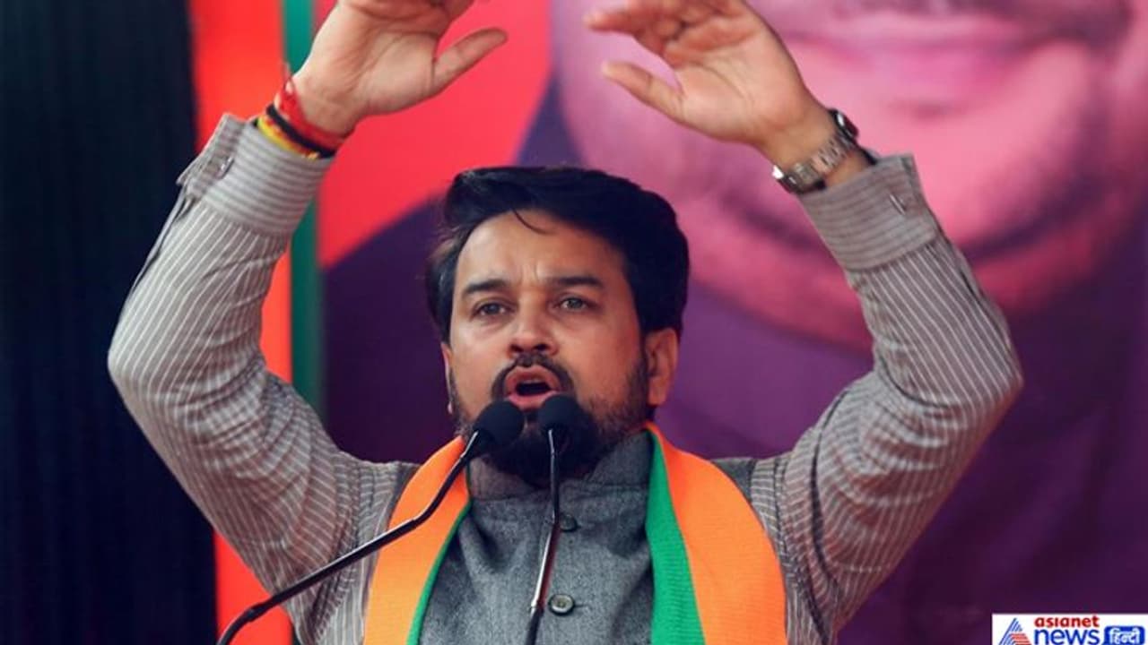 गोली मारो...वाले बयान पर बढ़ीं अनुराग ठाकुर की मुश्किलें, चुनाव आयोग ने जारी किया नोटिस गोली मारो...वाले बयान पर बढ़ीं अनुराग ठाकुर की मुश्किलें, चुनाव आयोग ने जारी किया नोटिस