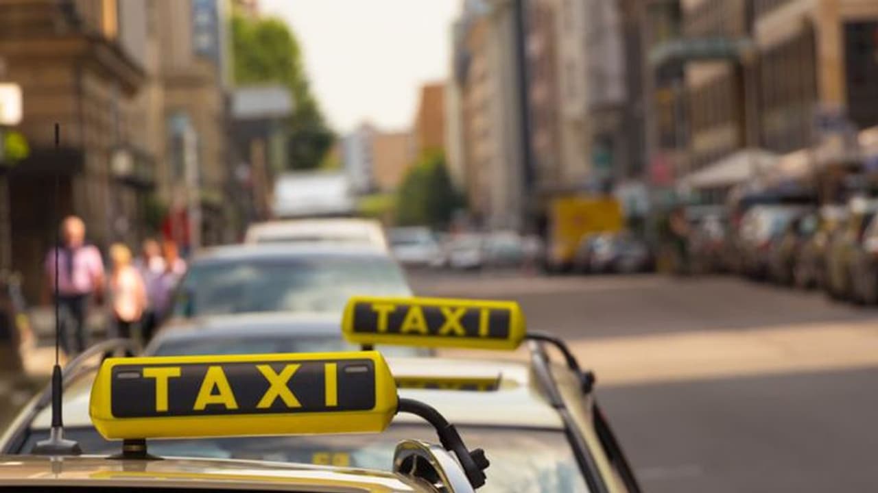 പട്ടാപ്പകല് ആക്രമിച്ചു, മുഖത്ത് തുപ്പി; ടാക്സി ഡ്രൈവര്ക്കെതിരെ പരാതി നല്കി യുവതി പട്ടാപ്പകല് ആക്രമിച്ചു, മുഖത്ത് തുപ്പി; ടാക്സി ഡ്രൈവര്ക്കെതിരെ പരാതി നല്കി യുവതി