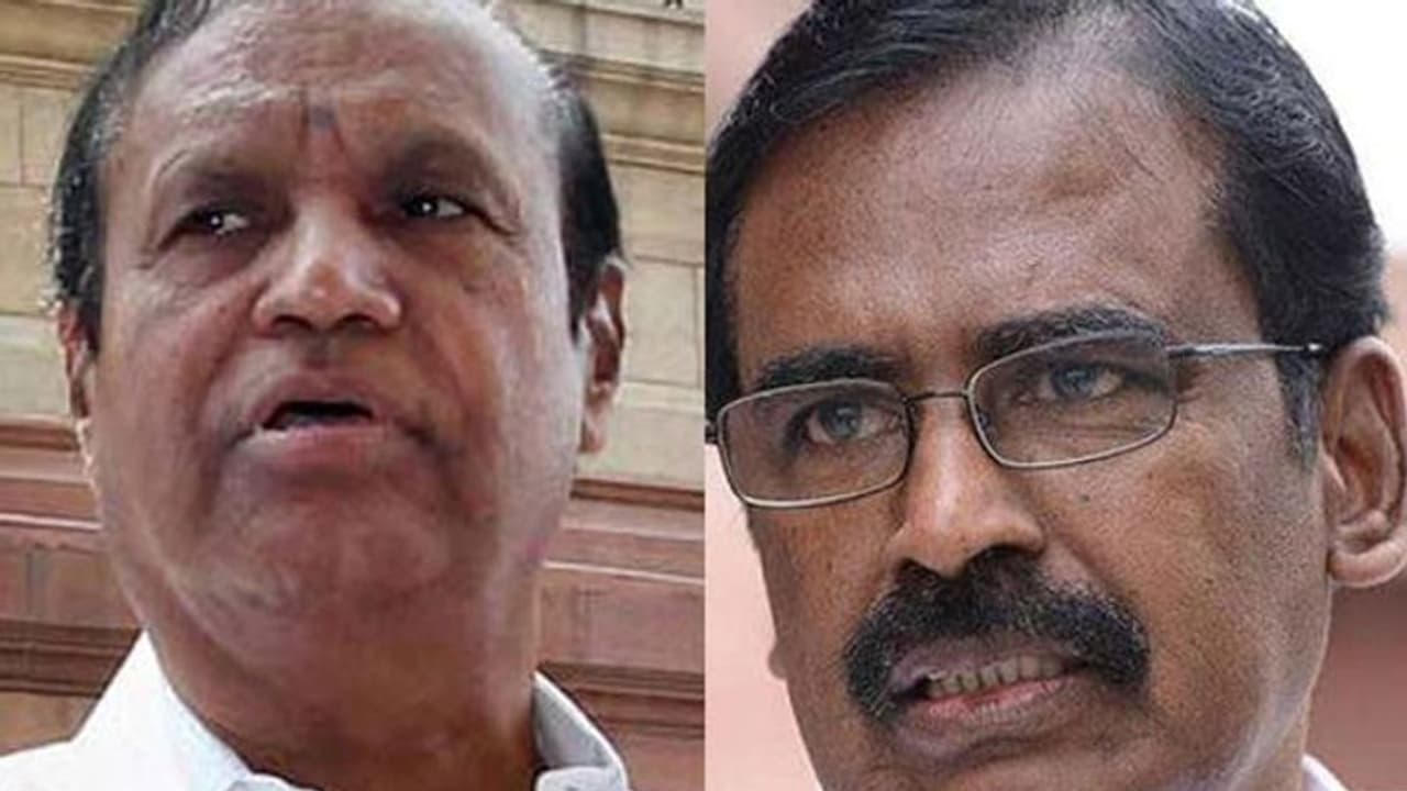 டி.ஆர்.பாலு பதவி பறிப்பு..! ஸ்வீட் எடு.. கொண்டாடு..! தஞ்சையில் உற்சாகத்தில் உடன் பிறப்புகள்..! டி.ஆர்.பாலு பதவி பறிப்பு..! ஸ்வீட் எடு.. கொண்டாடு..! தஞ்சையில் உற்சாகத்தில் உடன் பிறப்புகள்..!