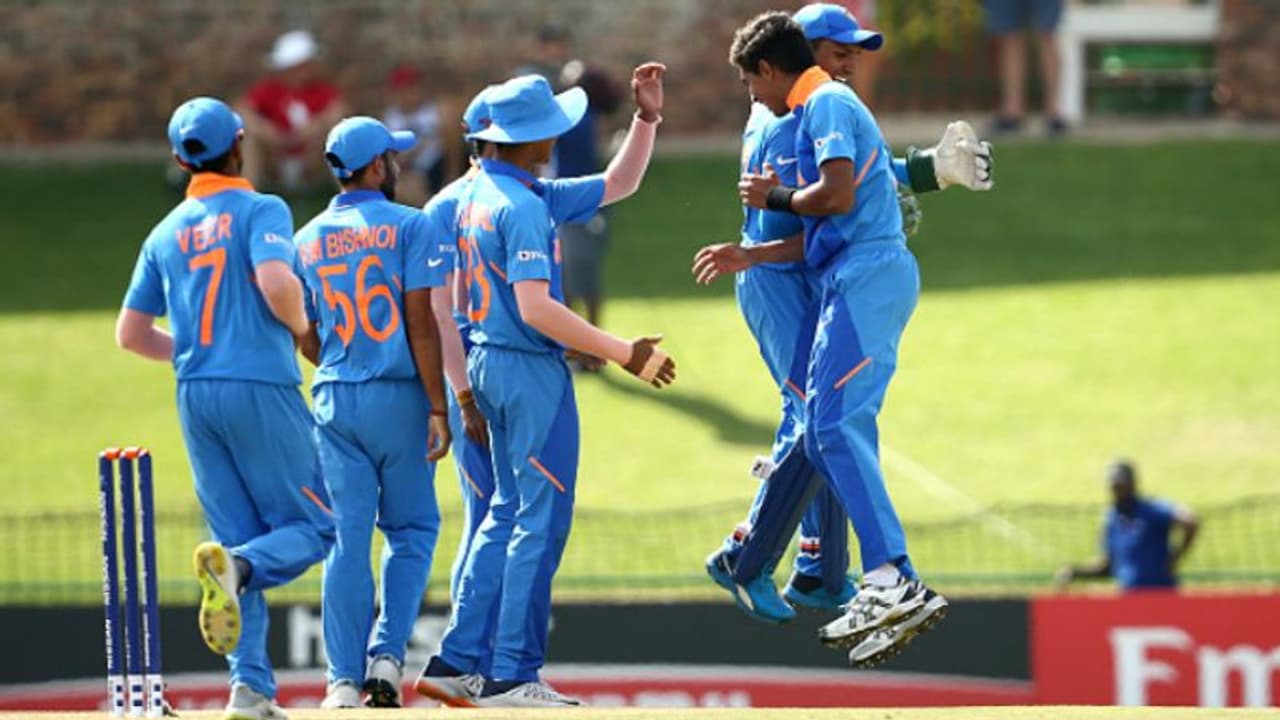 அண்டர் 19 உலக கோப்பை.. முதல் ஓவருலயே 3 விக்கெட்.. கார்த்திக் தியாகியின் அபாரமான பவுலிங்கில் சரணடைந்த ஆஸ்திரேலியா.. இந்தியா அபார வெற்றி அண்டர் 19 உலக கோப்பை.. முதல் ஓவருலயே 3 விக்கெட்.. கார்த்திக் தியாகியின் அபாரமான பவுலிங்கில் சரணடைந்த ஆஸ்திரேலியா.. இந்தியா அபார வெற்றி