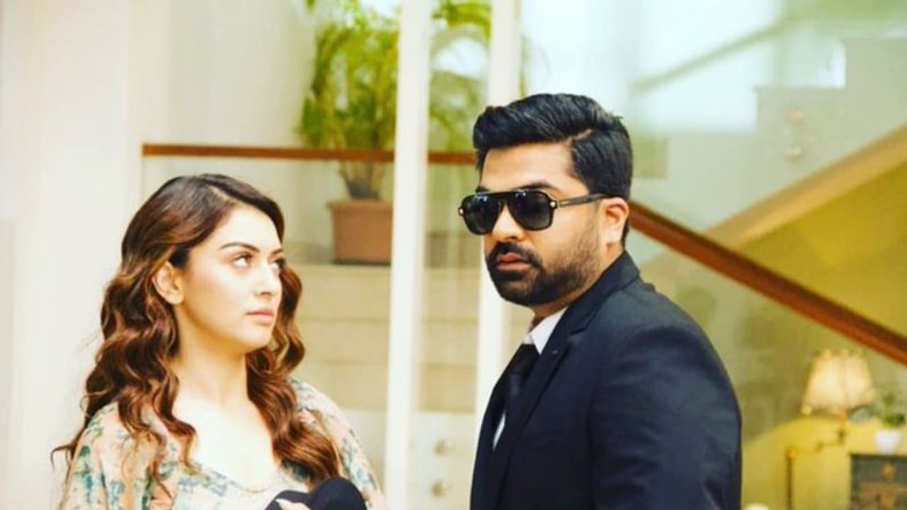 ஆசை, ஆசையாய் ஹன்சிகாவிற்கு முத்தம் கொடுத்த சிம்பு... சோசியல் மீடியாவில் வைரலாகும் "மஹா" ரகளை...!