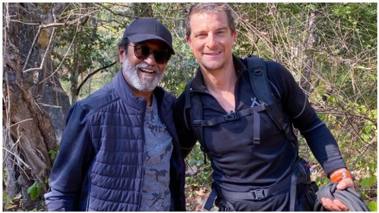 பாம்புக்கு முத்தம் கொடுத்த சிங்கத்துக்கு முதல்ல முள்ள எடுத்து விடுங்க... செப்டிக் ஆயிட போகுது... ரஜினியை மரண கலாய், கலாய்க்கும் நெட்டிசன்கள்...!