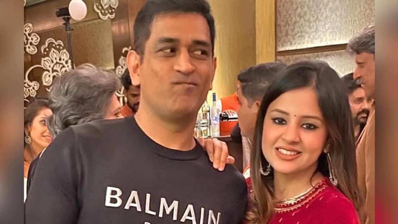 चेन्नई सुपर किंग्स के बाहर होने पर पत्नी साक्षी ने धोनी को पोइट्री से दी हिम्मत, पति और CSK को बताया योद्धा चेन्नई सुपर किंग्स के बाहर होने पर पत्नी साक्षी ने धोनी को पोइट्री से दी हिम्मत, पति और CSK को बताया योद्धा