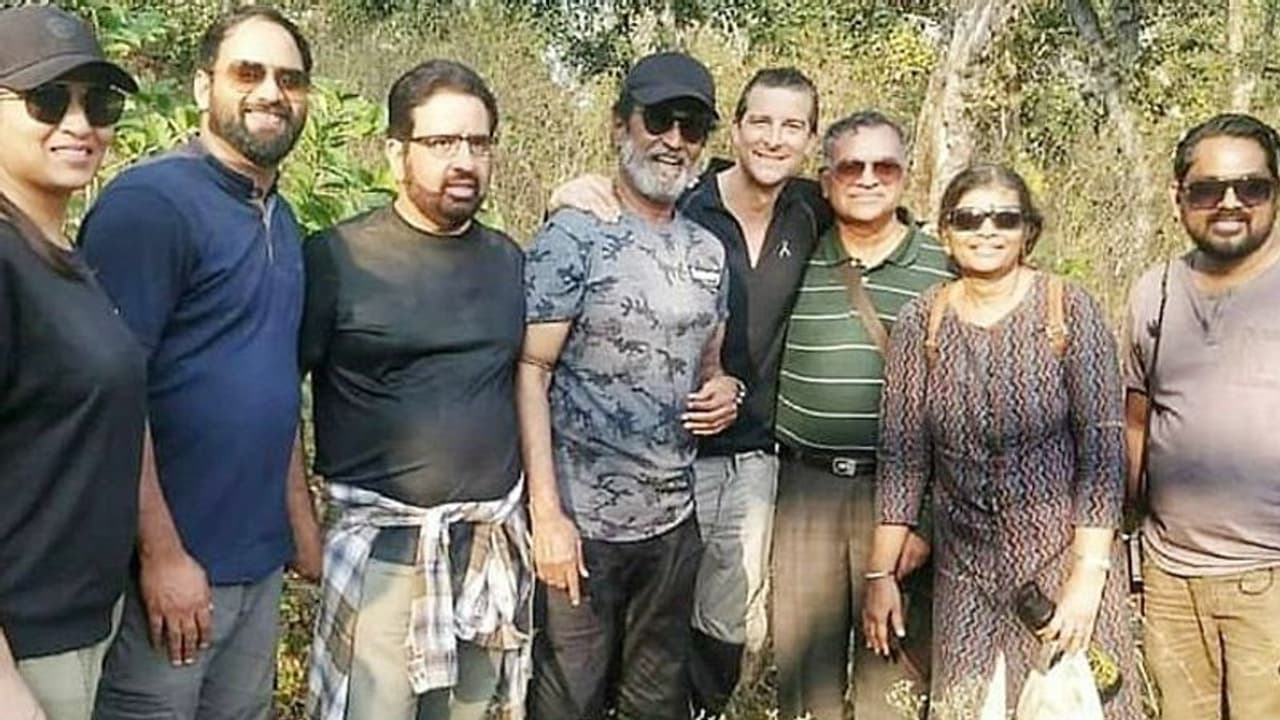 ரஜினி தோளில் கை போட்ட முதல் டிவி ஆங்கர்...! டென்க்ஷனில் ரசிகர்கள்..!