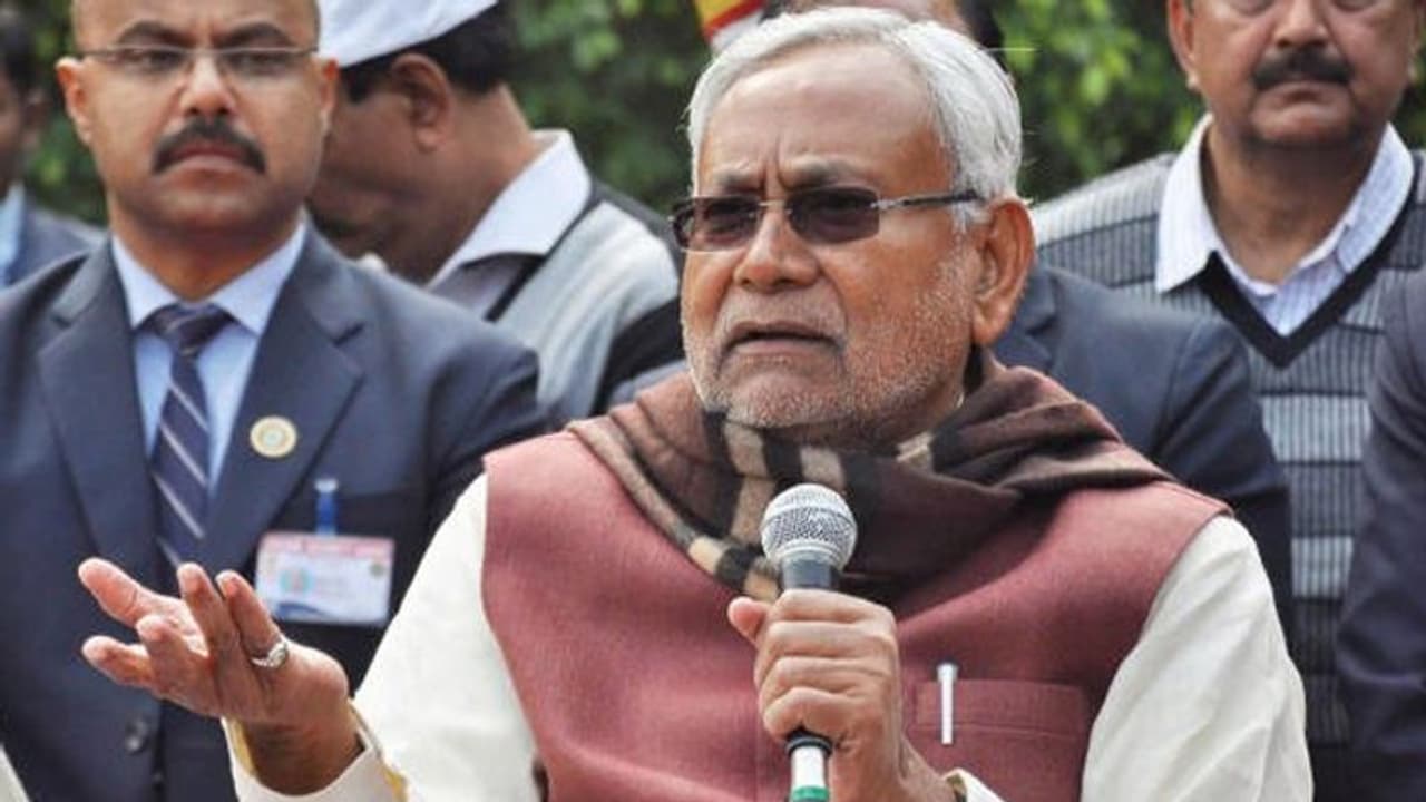 'അമ്മ ജനിച്ചത് എവിടെയാണെന്ന് അറിയില്ല'; എന്പിആറിലെ അനാവശ്യ ചോദ്യങ്ങള് ഒഴിവാക്കണമെന്ന് നിതീഷ് കുമാര് 'അമ്മ ജനിച്ചത് എവിടെയാണെന്ന് അറിയില്ല'; എന്പിആറിലെ അനാവശ്യ ചോദ്യങ്ങള് ഒഴിവാക്കണമെന്ന് നിതീഷ് കുമാര്