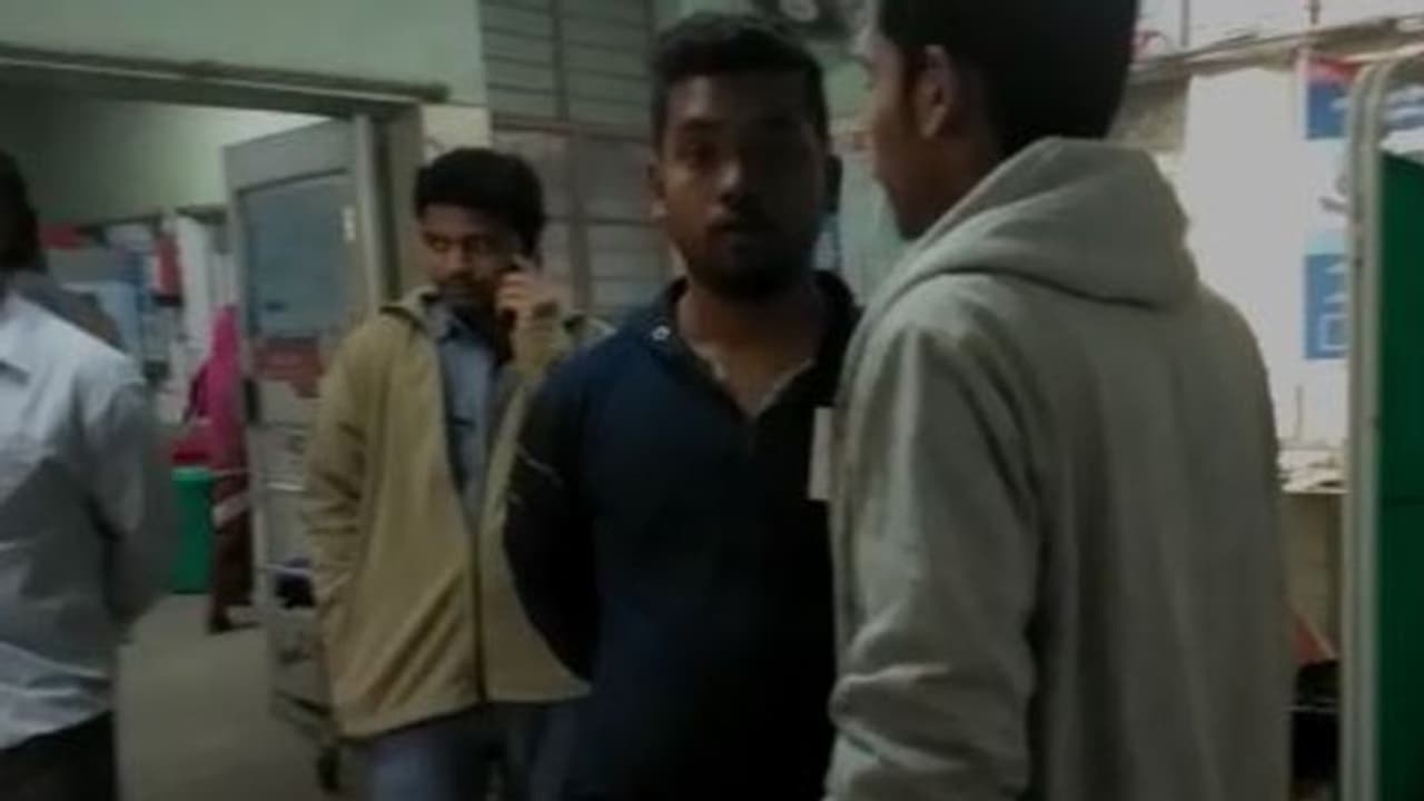 সরস্বতী পুজোতেই অঘটন, নতুন শাড়ি না পেয়ে আত্মঘাতী মাধ্য়মিক ছাত্রী সরস্বতী পুজোতেই অঘটন, নতুন শাড়ি না পেয়ে আত্মঘাতী মাধ্য়মিক ছাত্রী