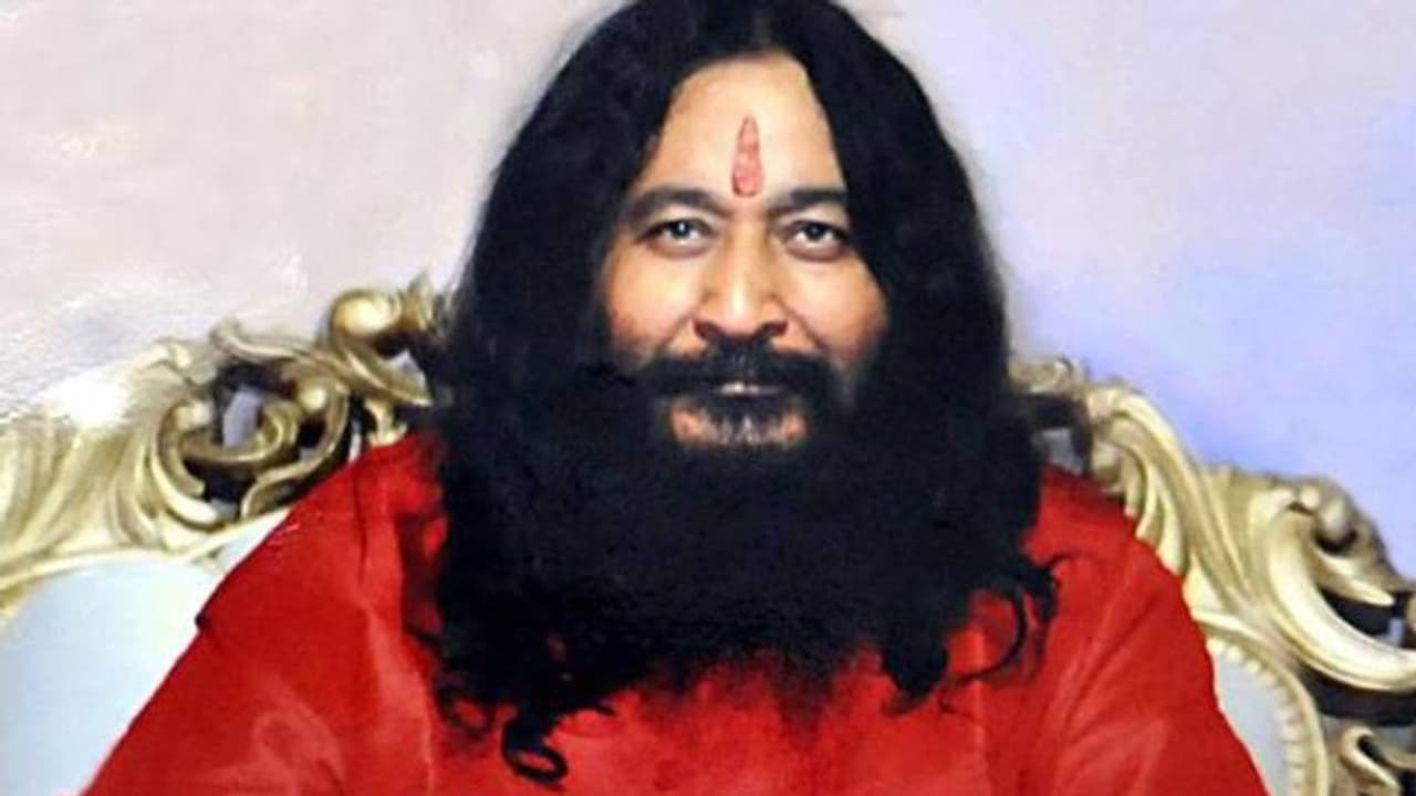 'സമാധിയിലാണ്, സ്വാമി തിരിച്ച് വരും'; മരിച്ച് ആറ് വര്ഷമായിട്ടും സംസ്കരിക്കാതെ ആള്ദൈവത്തിന്റെ മൃതദേഹം ഫ്രീസറില് 'സമാധിയിലാണ്, സ്വാമി തിരിച്ച് വരും'; മരിച്ച് ആറ് വര്ഷമായിട്ടും സംസ്കരിക്കാതെ ആള്ദൈവത്തിന്റെ മൃതദേഹം ഫ്രീസറില്