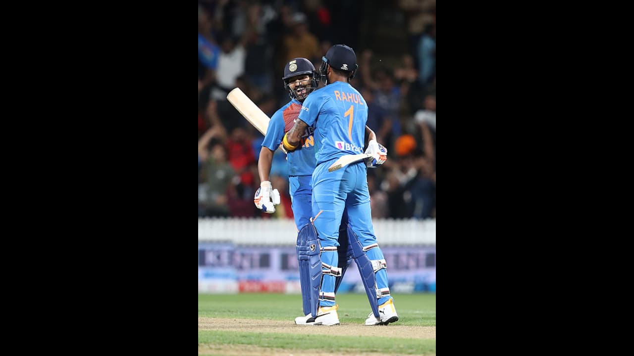 న్యూజిలాండ్ లో తొలిసారిగా టీమిండియా ఘనత, ధోనీని దాటేసిన కోహ్లీ న్యూజిలాండ్ లో తొలిసారిగా టీమిండియా ఘనత, ధోనీని దాటేసిన కోహ్లీ