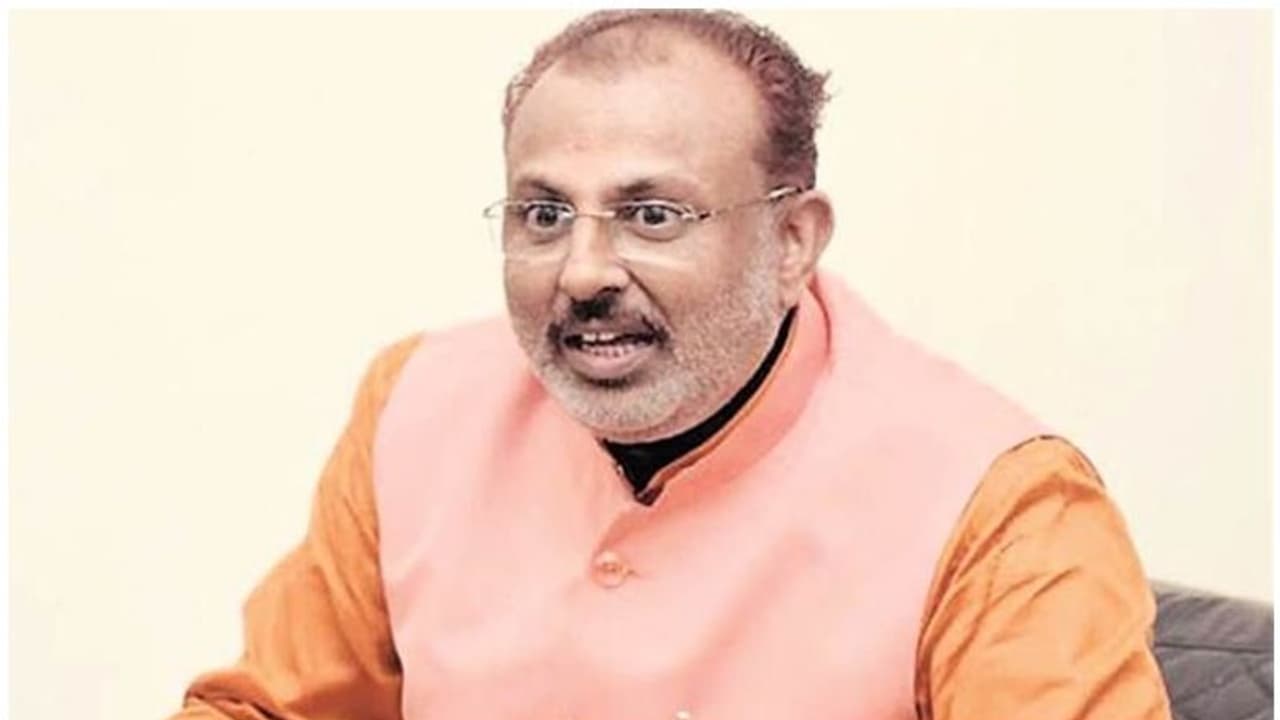 അലിഗഢ് മുസ്ലിം യൂണിവേഴ്സിറ്റിയിലെ രാജ്യദ്രോഹികള് പട്ടിയെപ്പോലെ ചാകും; വിവാദ പ്രസ്താവനയുമായി ബിജെപി മന്ത്രി അലിഗഢ് മുസ്ലിം യൂണിവേഴ്സിറ്റിയിലെ രാജ്യദ്രോഹികള് പട്ടിയെപ്പോലെ ചാകും; വിവാദ പ്രസ്താവനയുമായി ബിജെപി മന്ത്രി