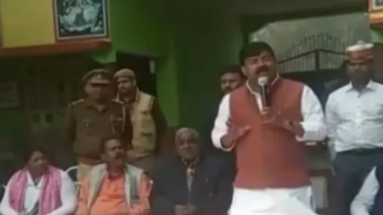 'രാഷ്ട്രീയക്കാർക്ക് വിദ്യാഭ്യാസം വേണ്ട'; വിദ്യാസമ്പന്നർ സമൂഹത്തെ നശിപ്പിക്കുന്നവെന്ന് യുപി മന്ത്രി 'രാഷ്ട്രീയക്കാർക്ക് വിദ്യാഭ്യാസം വേണ്ട'; വിദ്യാസമ്പന്നർ സമൂഹത്തെ നശിപ്പിക്കുന്നവെന്ന് യുപി മന്ത്രി