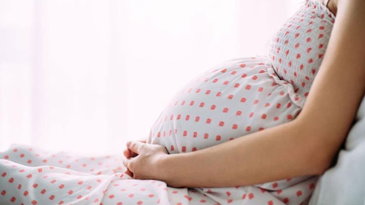 கொரோனா வார்டில் 2 நாட்களாக கர்ப்பிணி பெண் பலாத்காரம்... இறுதியில் நேர்ந்த கொடுமை..! கொரோனா வார்டில் 2 நாட்களாக கர்ப்பிணி பெண் பலாத்காரம்... இறுதியில் நேர்ந்த கொடுமை..!