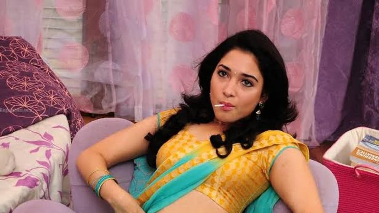 தயாரிப்பாளரை அலறவிட்ட தமன்னா.... கேட்ட சம்பளம் கொடுக்காததால் டாப் ஹீரோவுக்கே டாட்டா...! தயாரிப்பாளரை அலறவிட்ட தமன்னா.... கேட்ட சம்பளம் கொடுக்காததால் டாப் ஹீரோவுக்கே டாட்டா...!