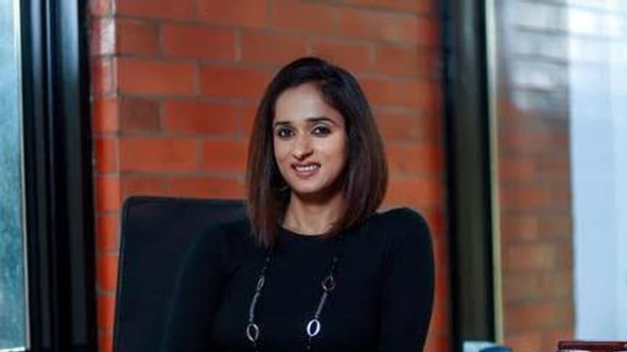 கொரோனாவுக்கு புது விளக்கம் கொடுத்த “பிகில்” தயாரிப்பாளர்... வைரலாகும் அர்ச்சனா கல்பாத்தியின் நச் ட்வீட்...! கொரோனாவுக்கு புது விளக்கம் கொடுத்த “பிகில்” தயாரிப்பாளர்... வைரலாகும் அர்ச்சனா கல்பாத்தியின் நச் ட்வீட்...!