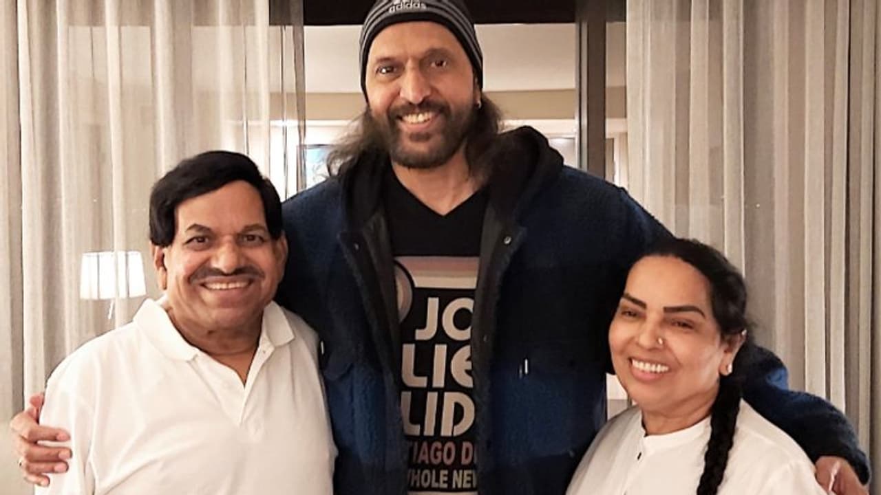 അമേരിക്കയില് ചികിത്സക്കെത്തിയ കോടിയേരി ബാലകൃഷ്ണനെ സന്ദര്ശിച്ച് നടന് ബാബു ആന്റണി അമേരിക്കയില് ചികിത്സക്കെത്തിയ കോടിയേരി ബാലകൃഷ്ണനെ സന്ദര്ശിച്ച് നടന് ബാബു ആന്റണി