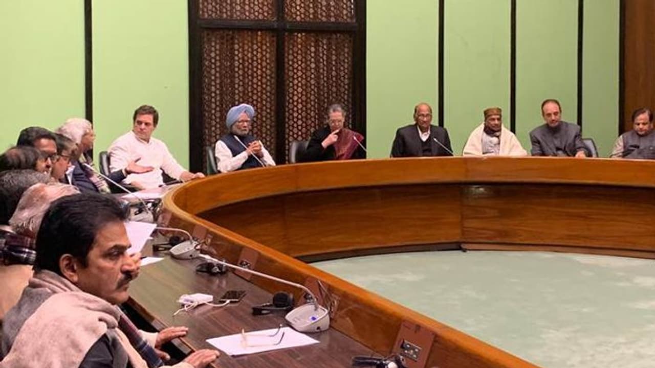 പ്രതിപക്ഷ പാർട്ടികളുടെ യോഗത്തിന് ഇന്ന് ബെംഗളൂരുവിൽ തുടക്കം, 24 പാർട്ടികൾ പങ്കെടുക്കും പ്രതിപക്ഷ പാർട്ടികളുടെ യോഗത്തിന് ഇന്ന് ബെംഗളൂരുവിൽ തുടക്കം, 24 പാർട്ടികൾ പങ്കെടുക്കും