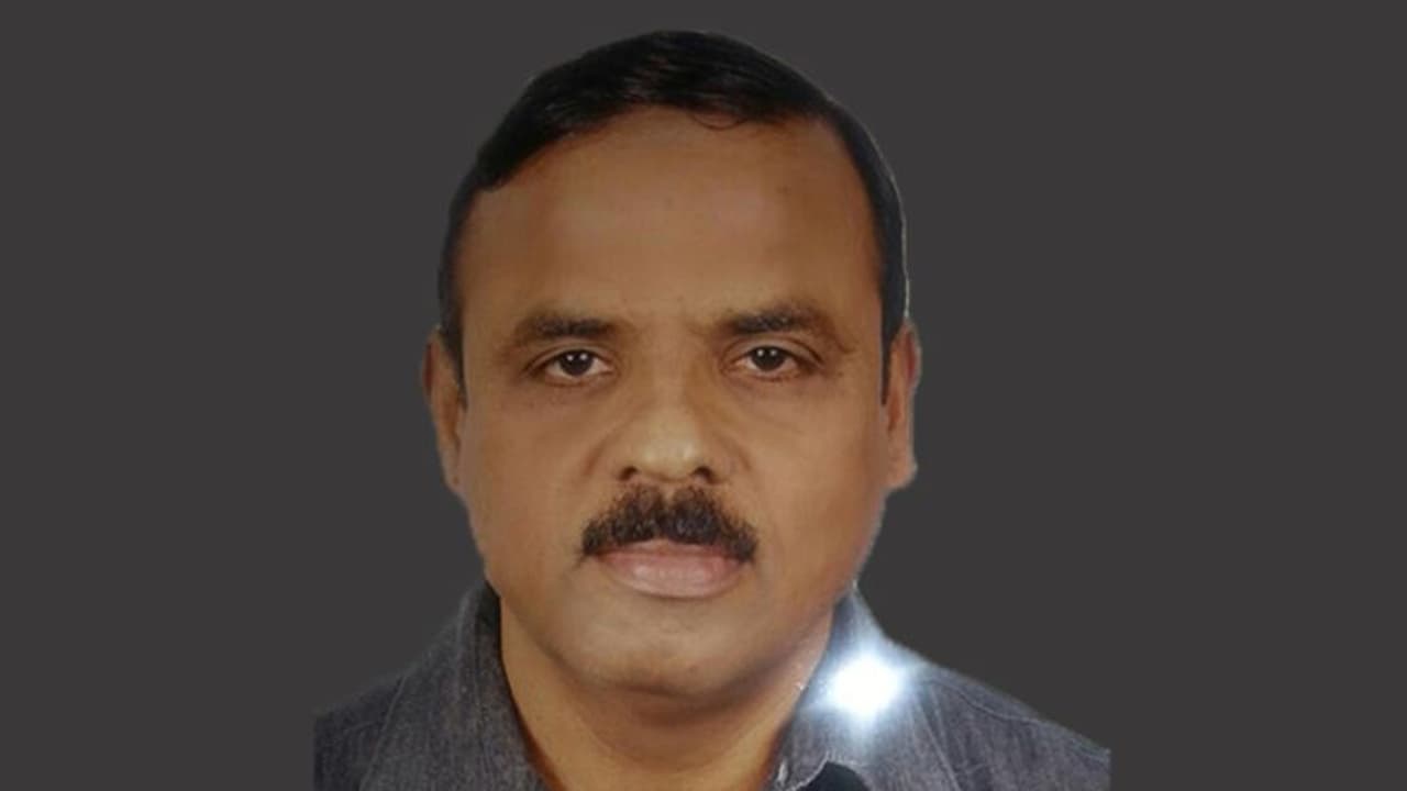 ജോലിക്കിടെ ദേഹാസ്വാസ്ഥ്യം: പ്രവാസി മലയാളി മരിച്ചു ജോലിക്കിടെ ദേഹാസ്വാസ്ഥ്യം: പ്രവാസി മലയാളി മരിച്ചു