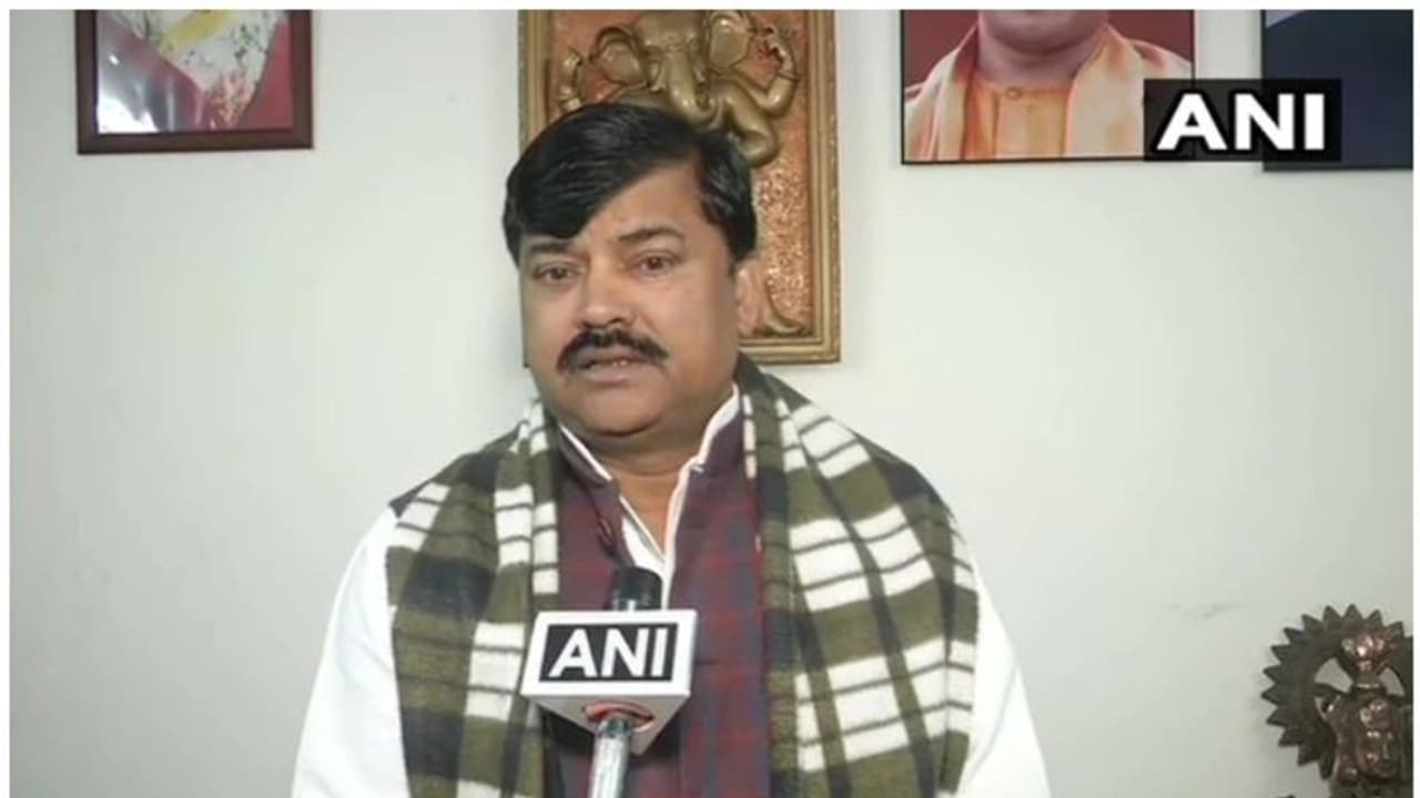 'രാഷ്ട്രീയ നേതാക്കൾ വിദ്യാസമ്പന്നരാകേണ്ട ആവശ്യമില്ല'; മന്ത്രി ജെ കെ സിംഗ് 'രാഷ്ട്രീയ നേതാക്കൾ വിദ്യാസമ്പന്നരാകേണ്ട ആവശ്യമില്ല'; മന്ത്രി ജെ കെ സിംഗ്