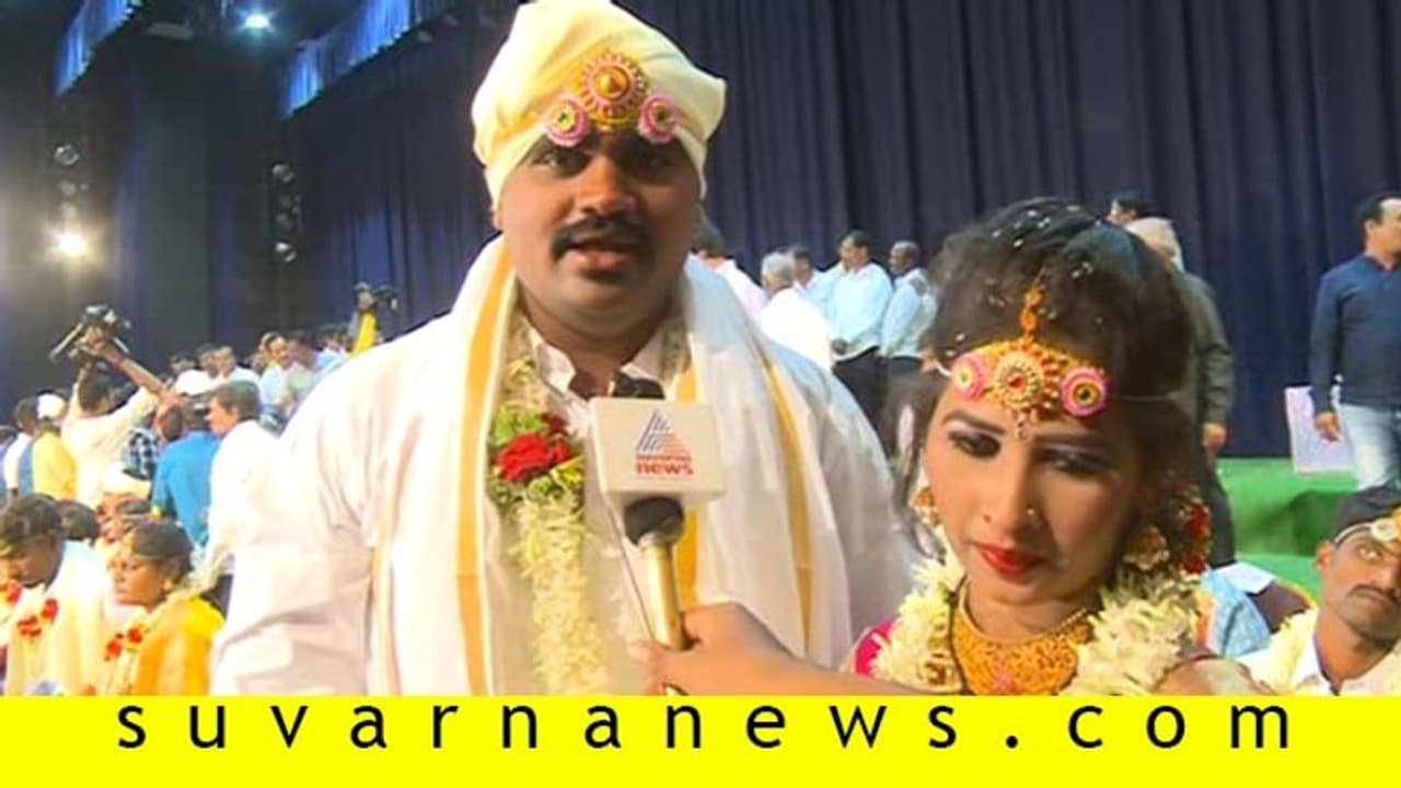 ಸಾಮೂಹಿಕ ವಿವಾಹದಲ್ಲಿ ಬಿಜೆಪಿ ಮುಖಂಡ ಆಯನೂರು ಮಂಜುನಾಥ್ ಪುತ್ರಿ ಮದುವೆ ಸಾಮೂಹಿಕ ವಿವಾಹದಲ್ಲಿ ಬಿಜೆಪಿ ಮುಖಂಡ ಆಯನೂರು ಮಂಜುನಾಥ್ ಪುತ್ರಿ ಮದುವೆ