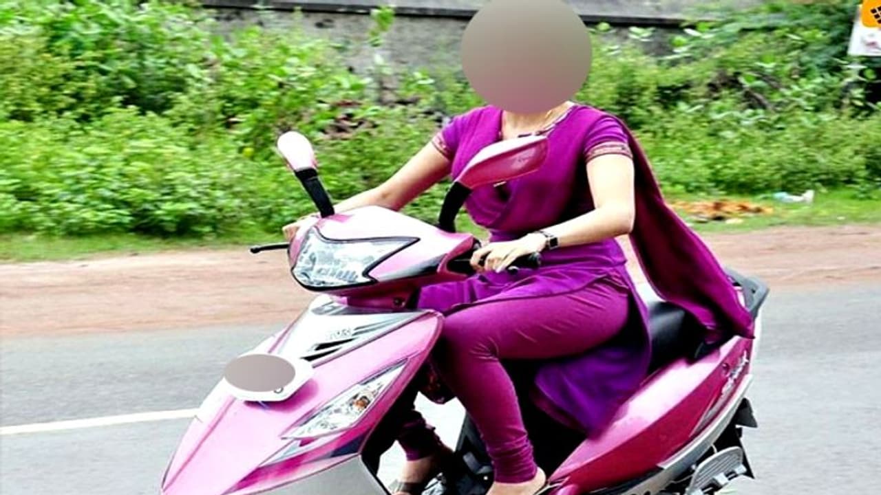 Sex On Scooter : സ്‍കൂട്ടറിലെ 'സെക്സ്', പരിഹാസവുമായി അയല്‍ക്കാര്‍, പുലിവാല് പിടിച്ച് യുവതി!
