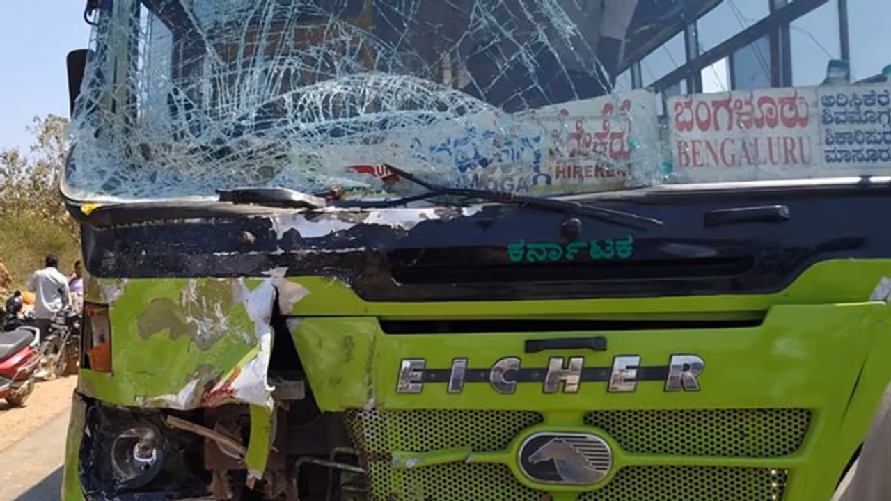KSRTC ಬಸ್ ಸರಣಿ ಅಪಘಾತ : ಮೂವರು ಸ್ಥಳದಲ್ಲೇ ಸಾವು KSRTC ಬಸ್ ಸರಣಿ ಅಪಘಾತ : ಮೂವರು ಸ್ಥಳದಲ್ಲೇ ಸಾವು